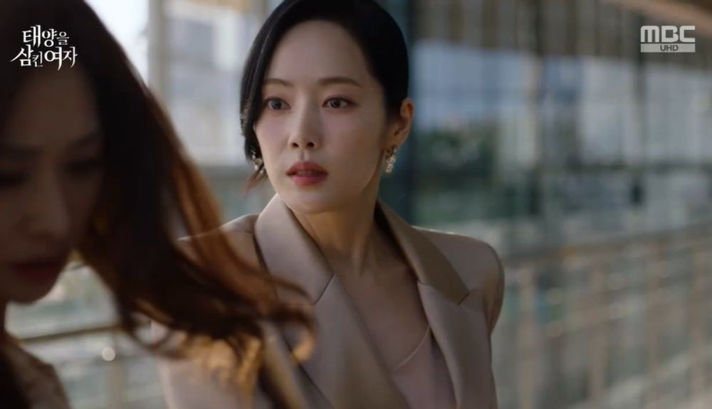 태양을 삼킨 여자