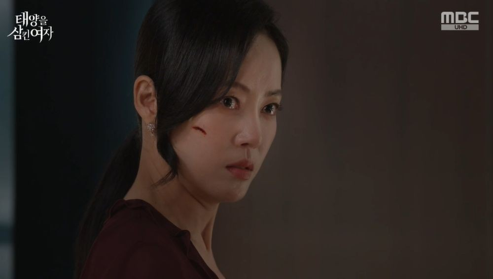 태양을 삼킨 여자
