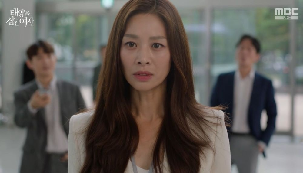 태양을 삼킨 여자
