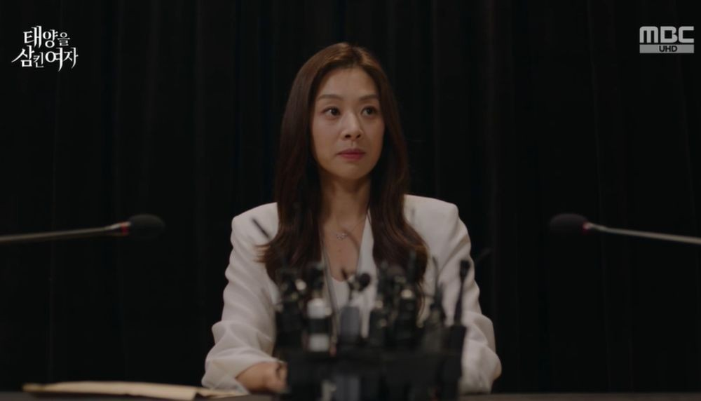 태양을 삼킨 여자
