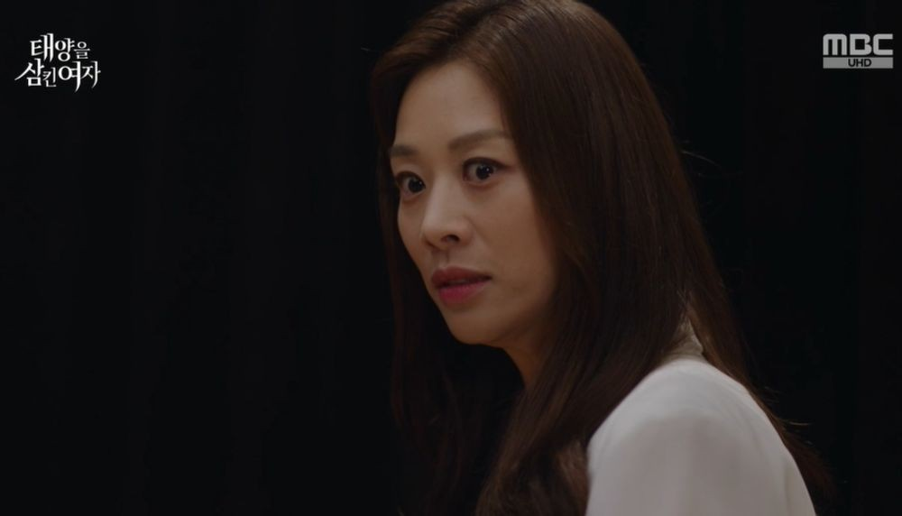 태양을 삼킨 여자

